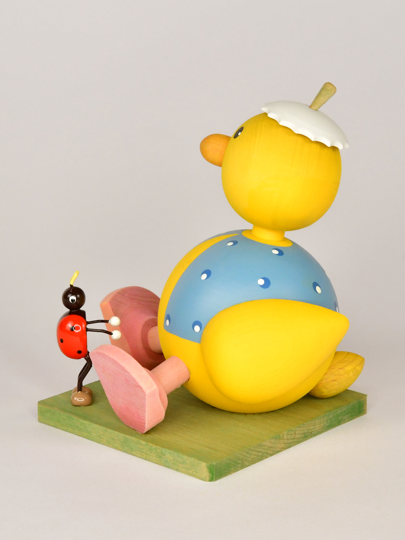 座っているひよこ、大