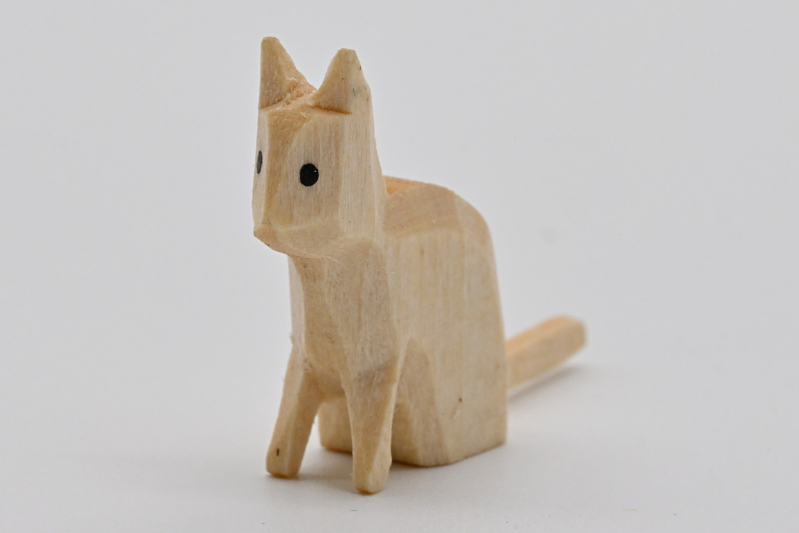 Katze geschnitz natur mit Schwanz, 2,4 cm