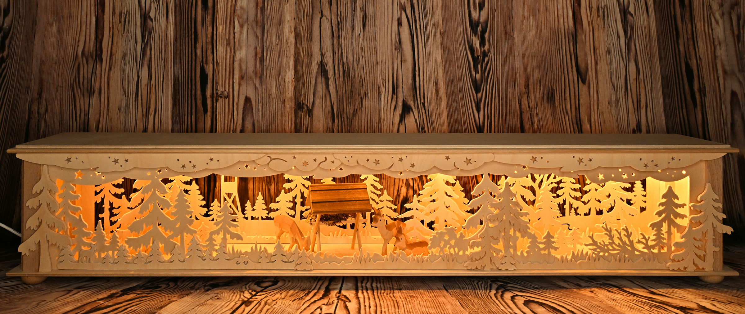 Large room light, feeding trough, 3 deer, natural