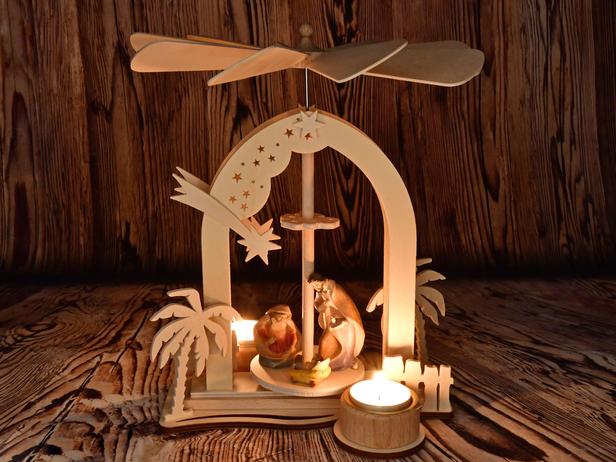 Star arch pyramid, Holy Family, 3 Tyrolean figures, colour, tea lights
