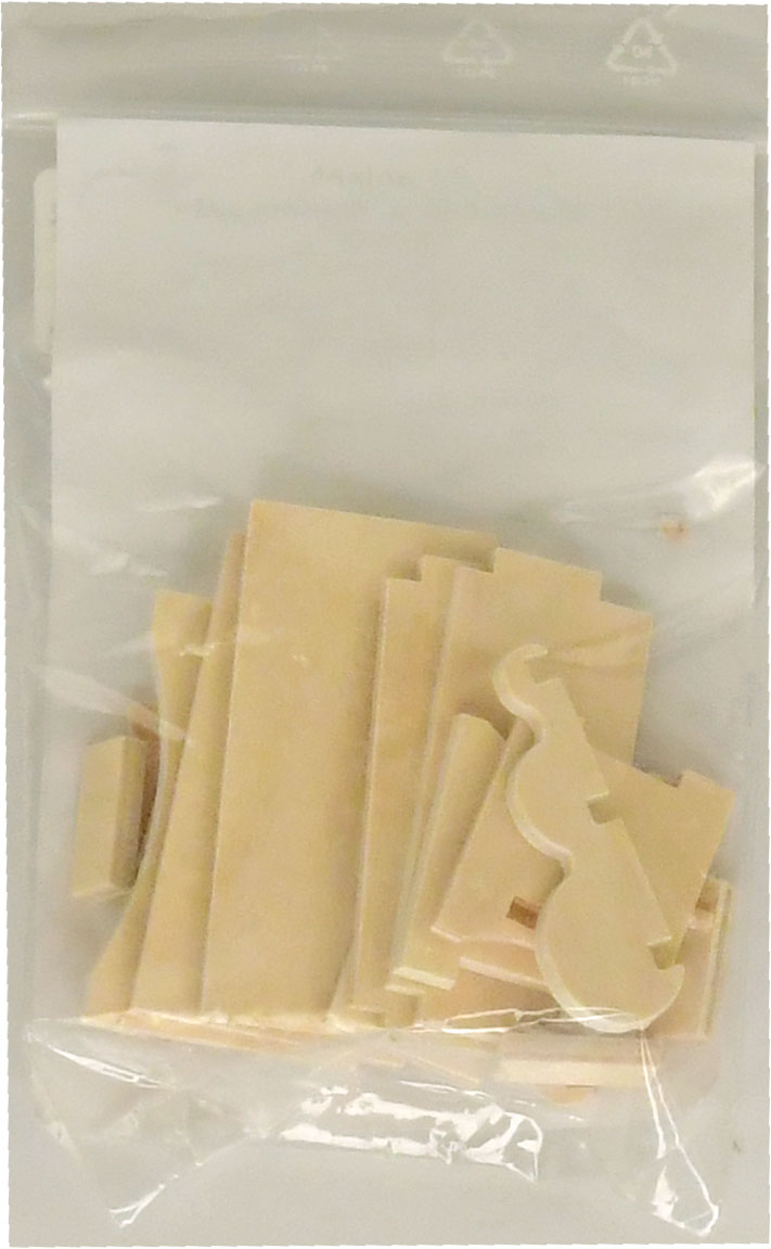 Mobili per bambole da costruire, cassettiera con mensola a muro