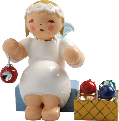 Margeritenengel, sitzend, mit Baumschmuck