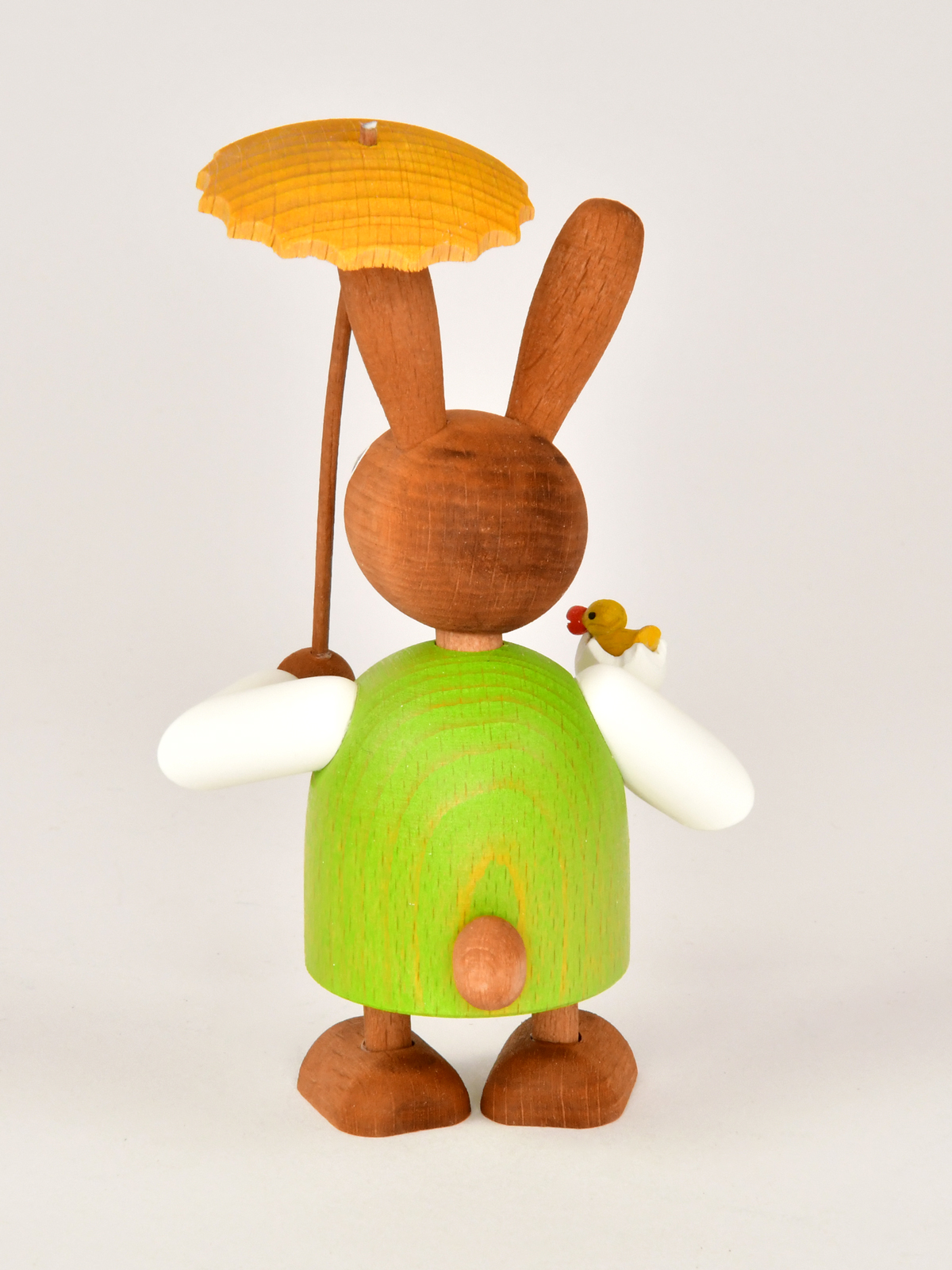 Häsin mit Eierschale