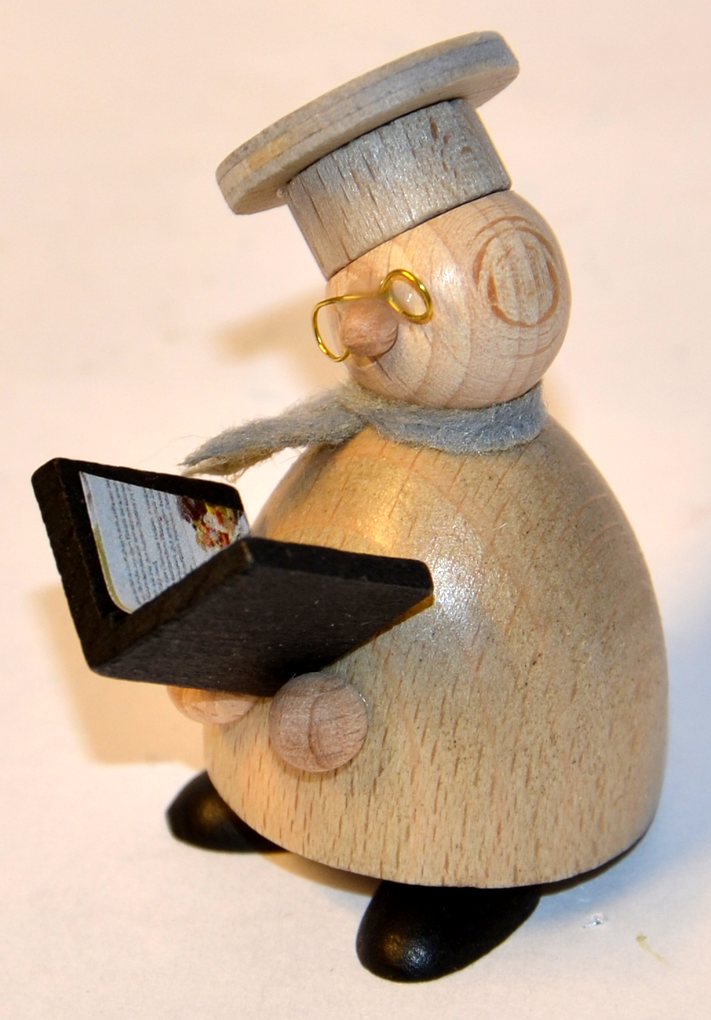 Molli, Junge Linie, Koch mit Kochbuch