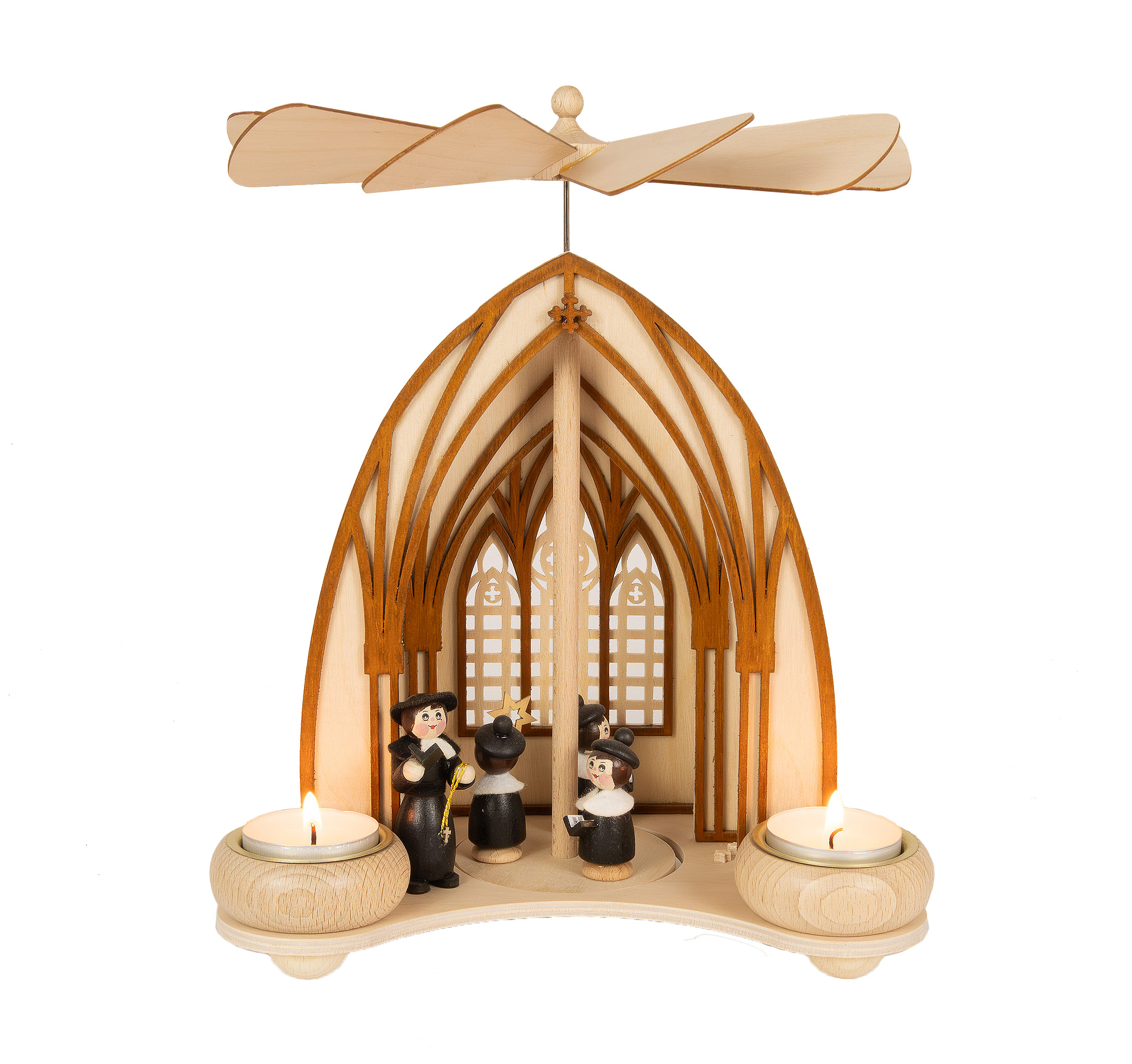 Pyramide en forme de cathédrale, chanteurs de Noël, pasteur