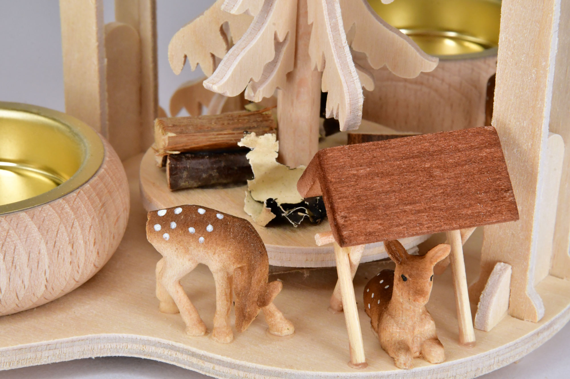 Mini-pyramide, arbre central, cerfs, bougie chauffe-plat