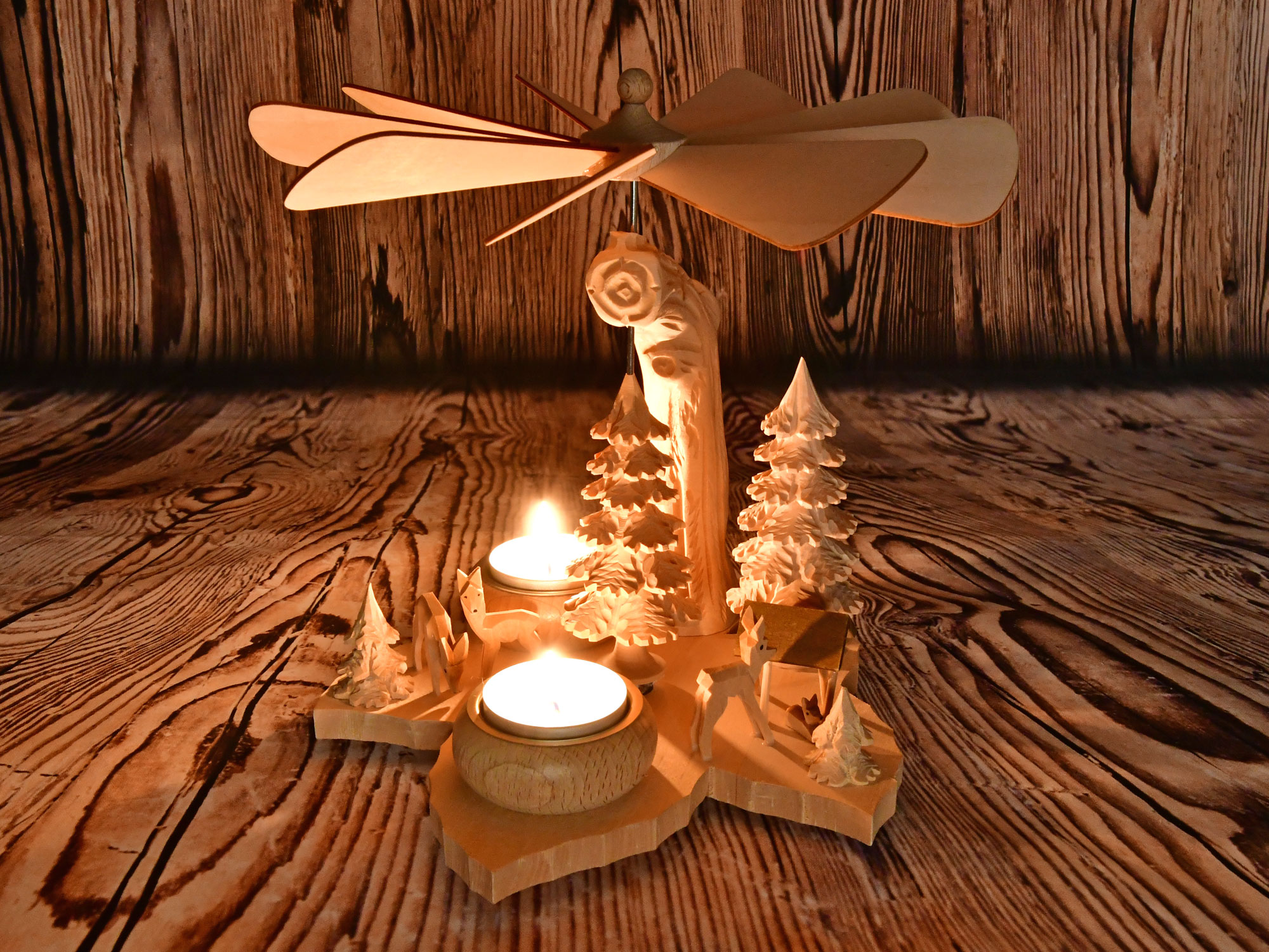 Leaf pyramid, deer group