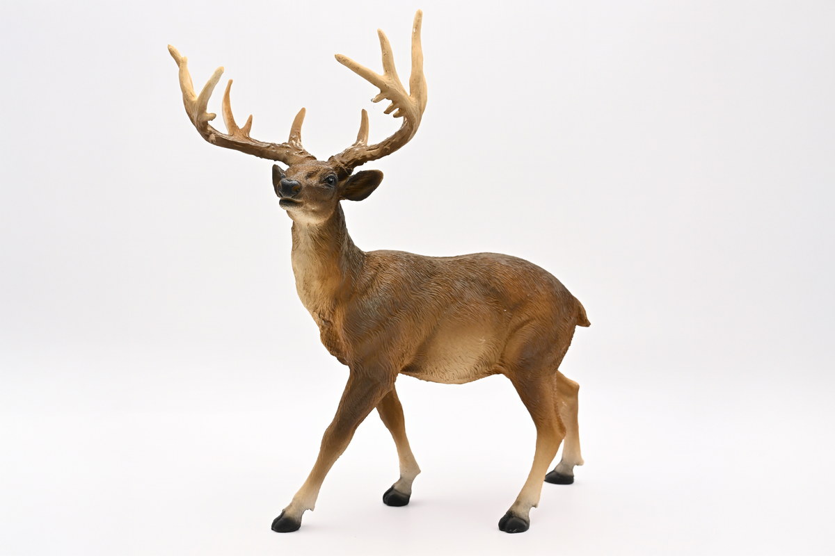 Standing deer, 27 cm