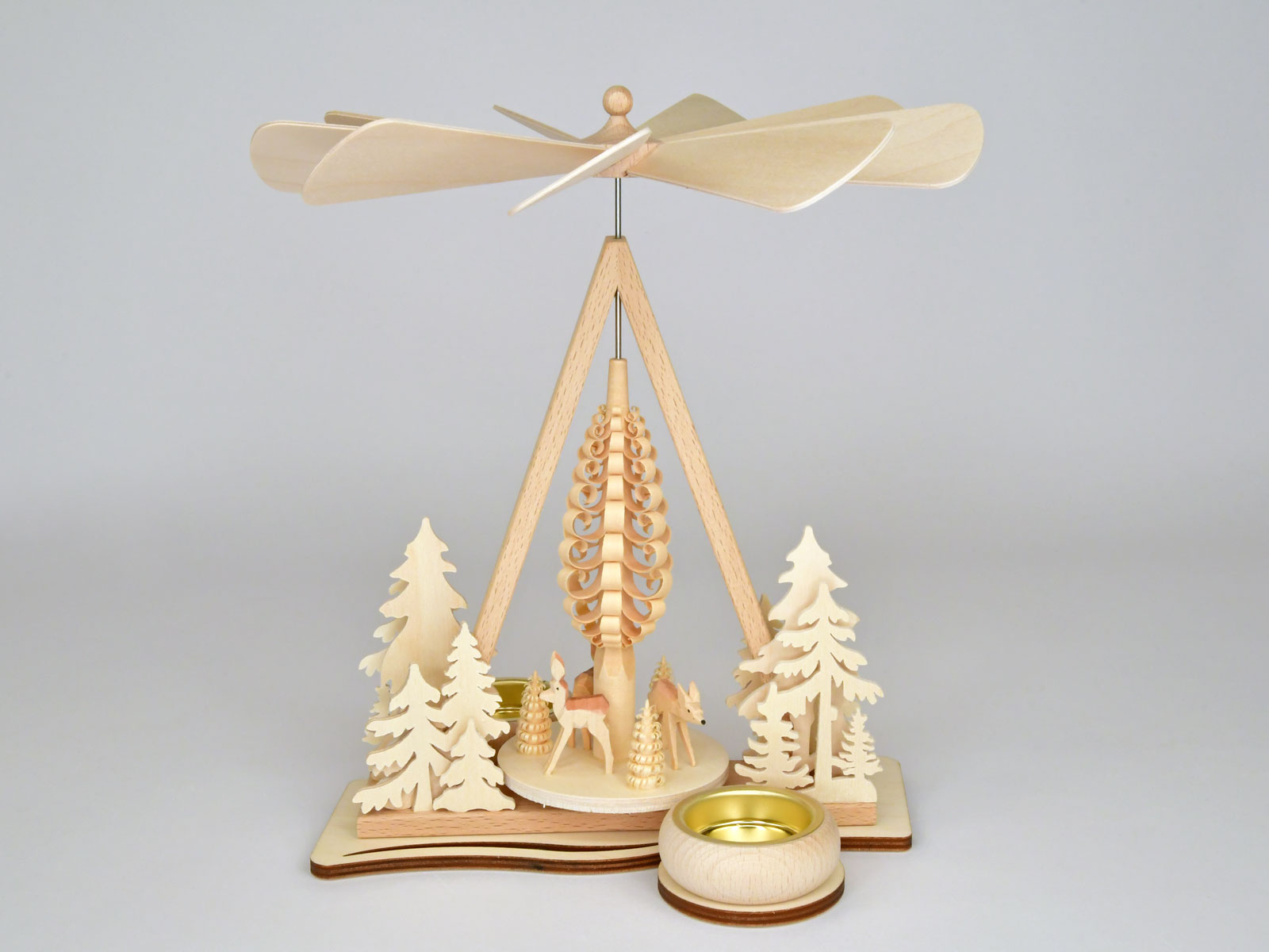 Triangular pyramid, deer group, chip trees and 2 tea light holders