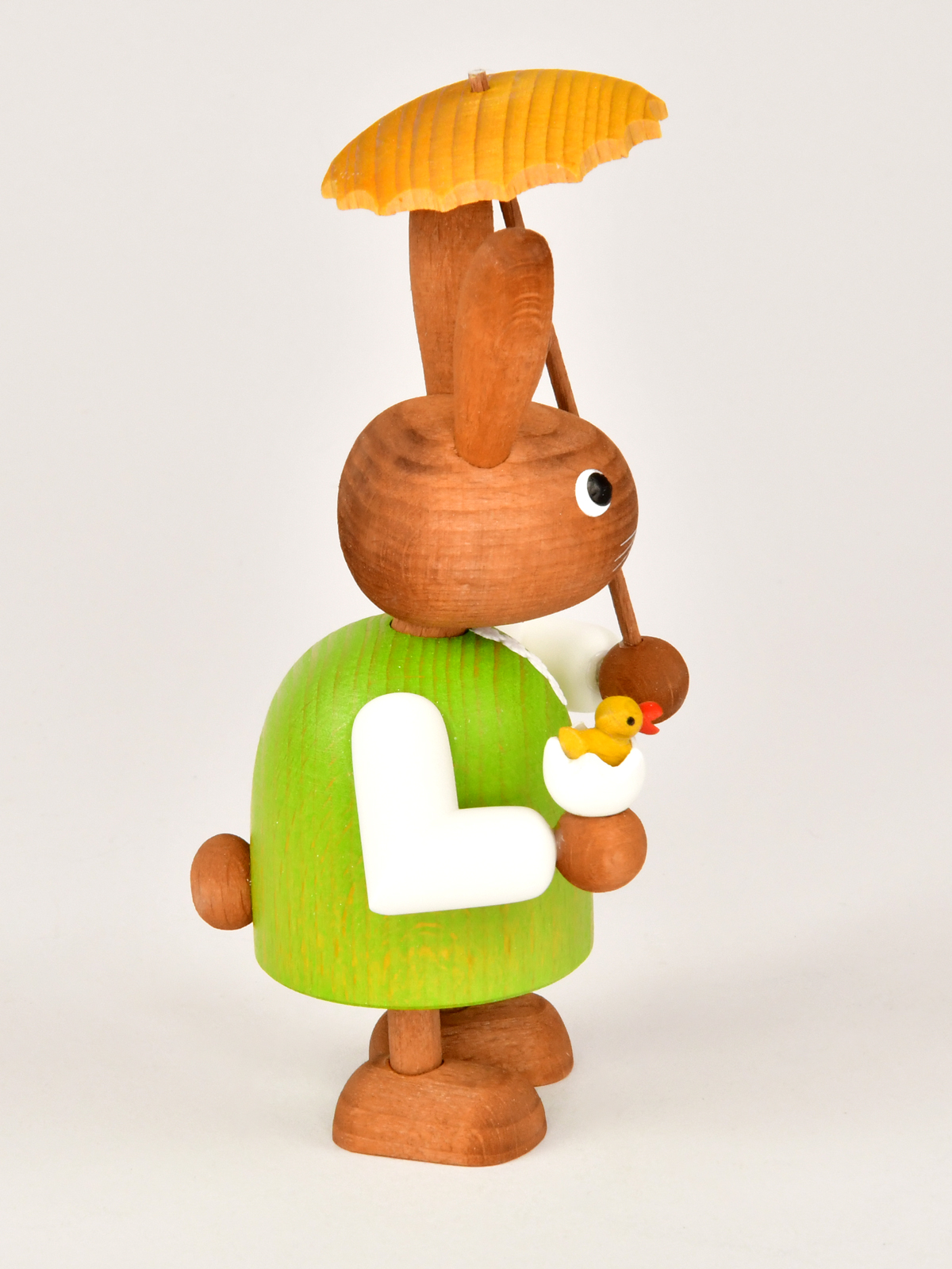 Häsin mit Eierschale