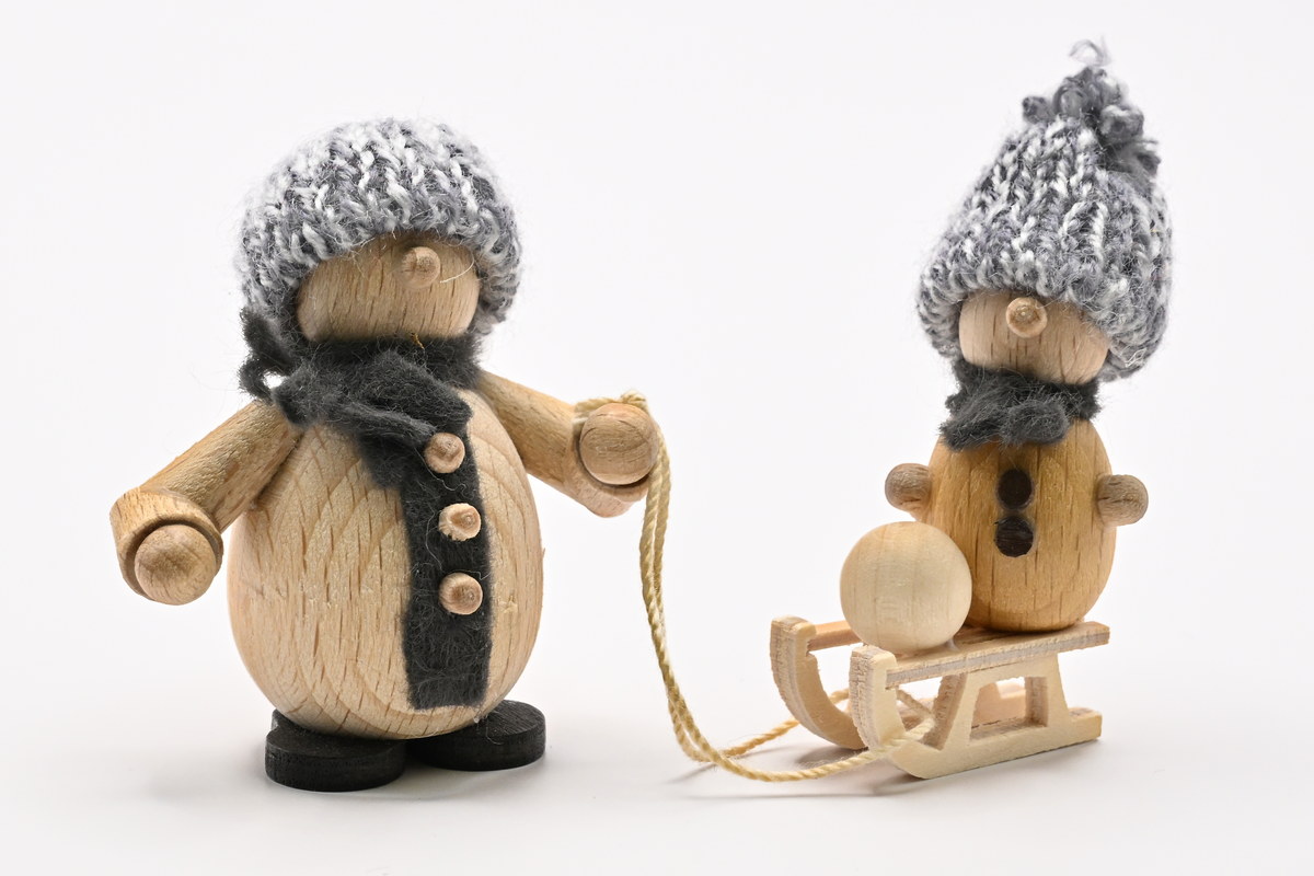 Molli, winter children on sledges, grey knitted hat, H 5 cm