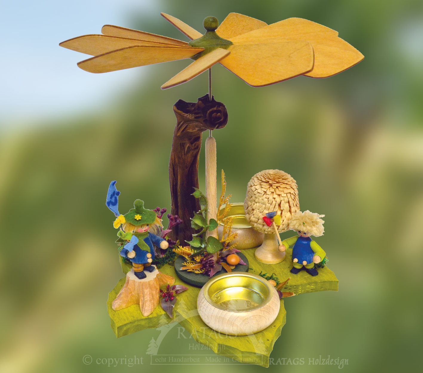 Leaf pyramid, autumn children