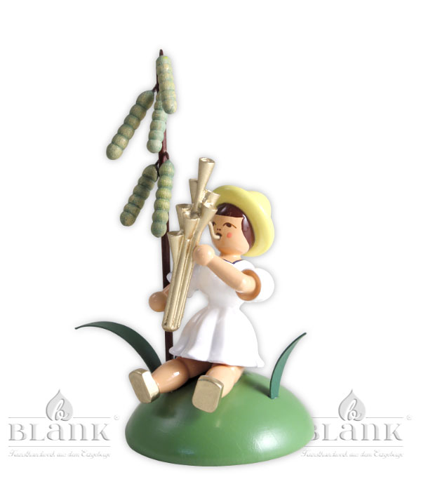 Haselblüte mit Schalmei Blumenkind sitzend Haselblüte mit Schalmei Blumenkind sitzend