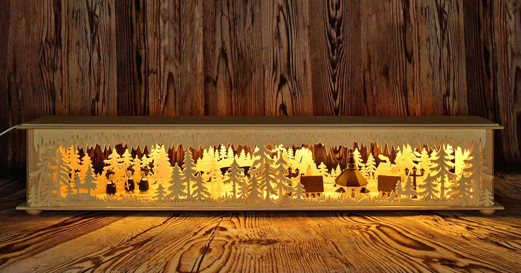 Large room light, mountains, Seiffen church