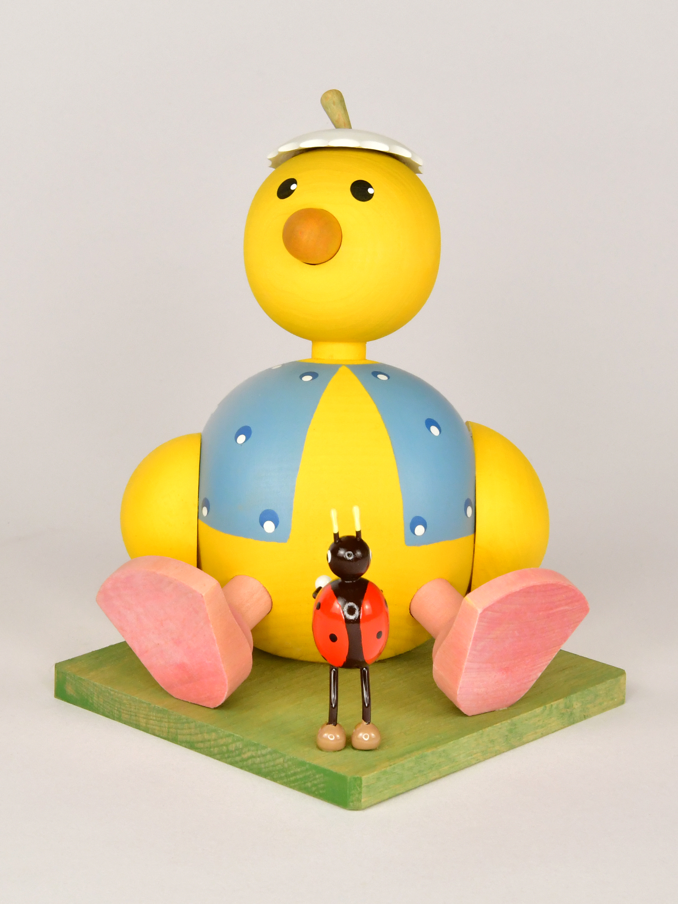 座っているひよこ、大