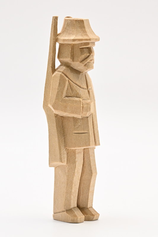 Hunter standing, rifle, roughly carved, 90 mm