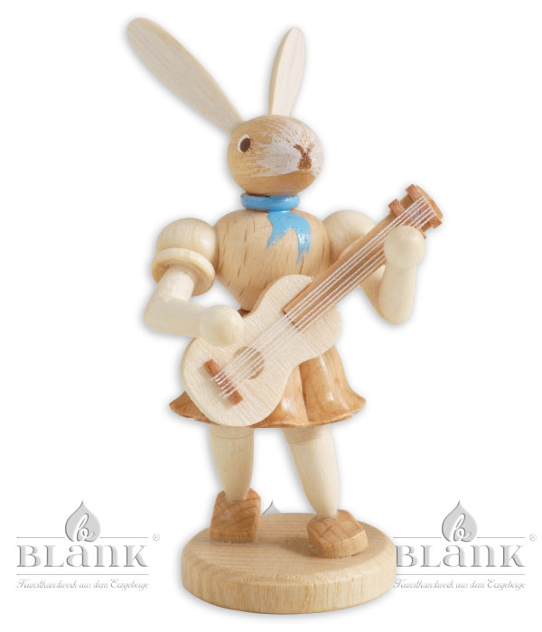 Lapin de Pâques avec guitare, naturel