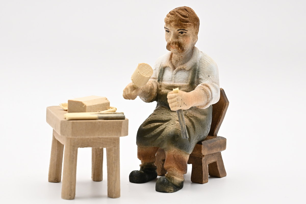 Woodcarver, seated, coloured 50 x 85 mm