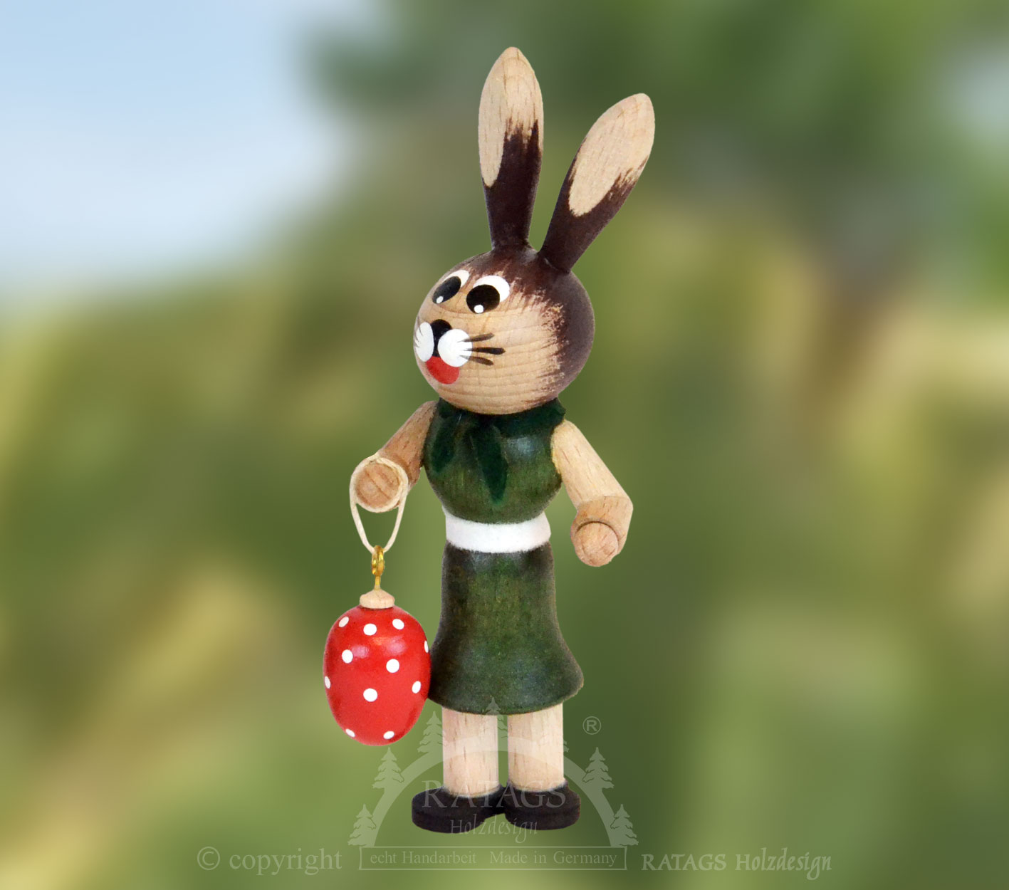 Osterhäsin, grün, mit gepunktetem Ei Osterhäsin, grün, mit gepunktetem Ei