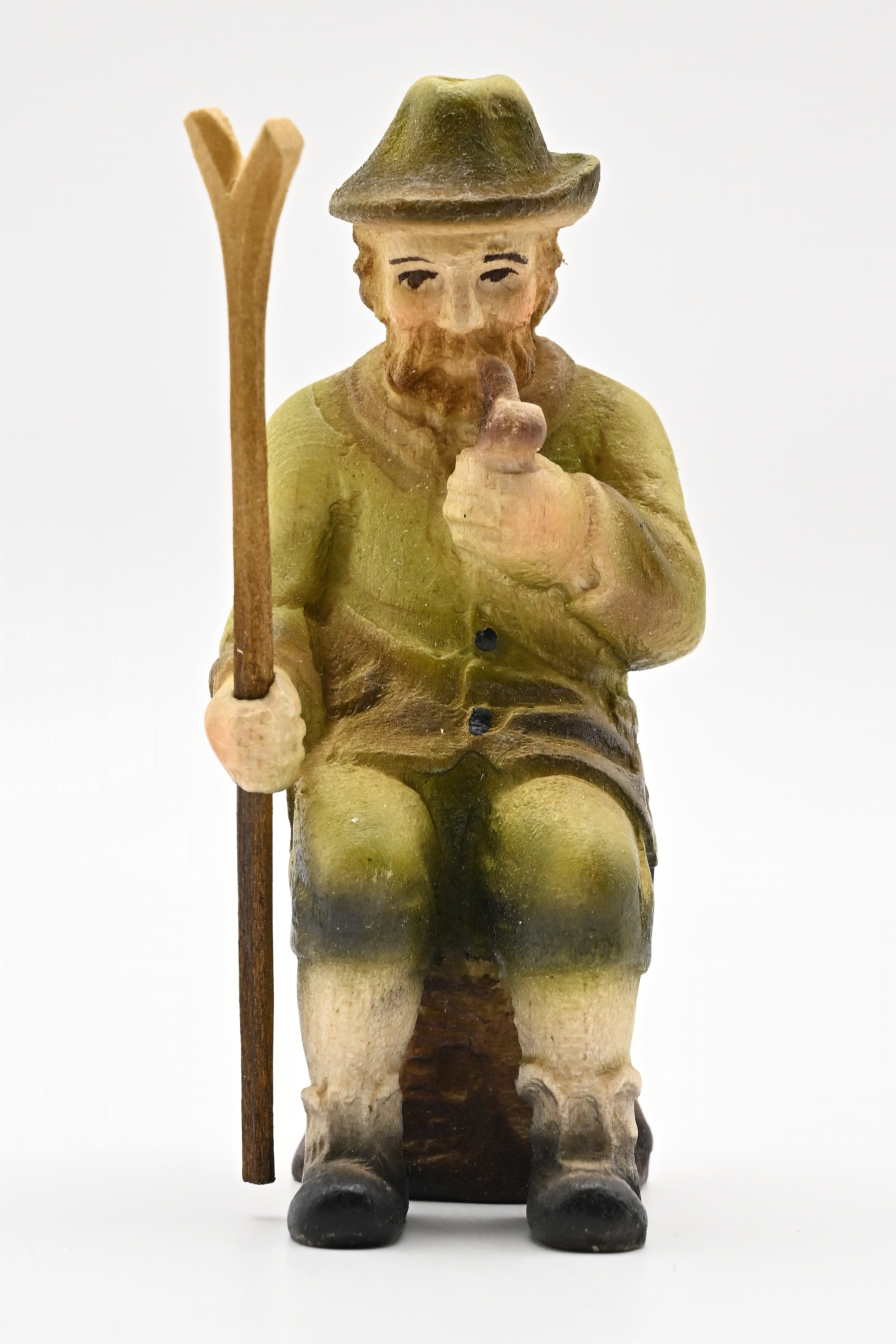 Skogvokter, sittende på trestamme, pipe,  80 mm