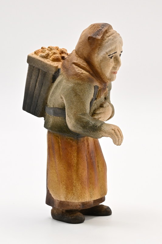 Grandmother with basket, coloured, 90 mm