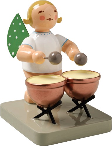 Engel mit zwei Kesselpauken blondes Haar