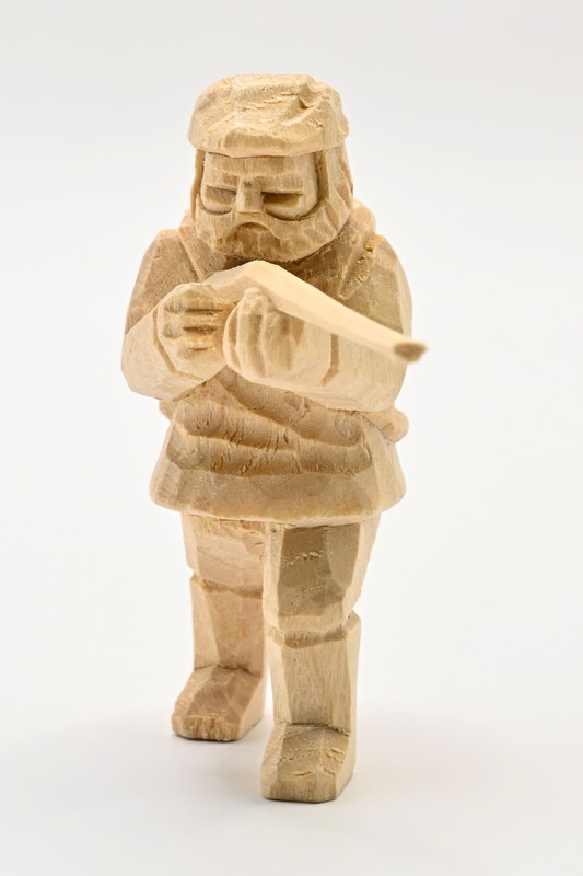 Hunter with rifle, shooting, rucksack, roughly carved, 60 mm