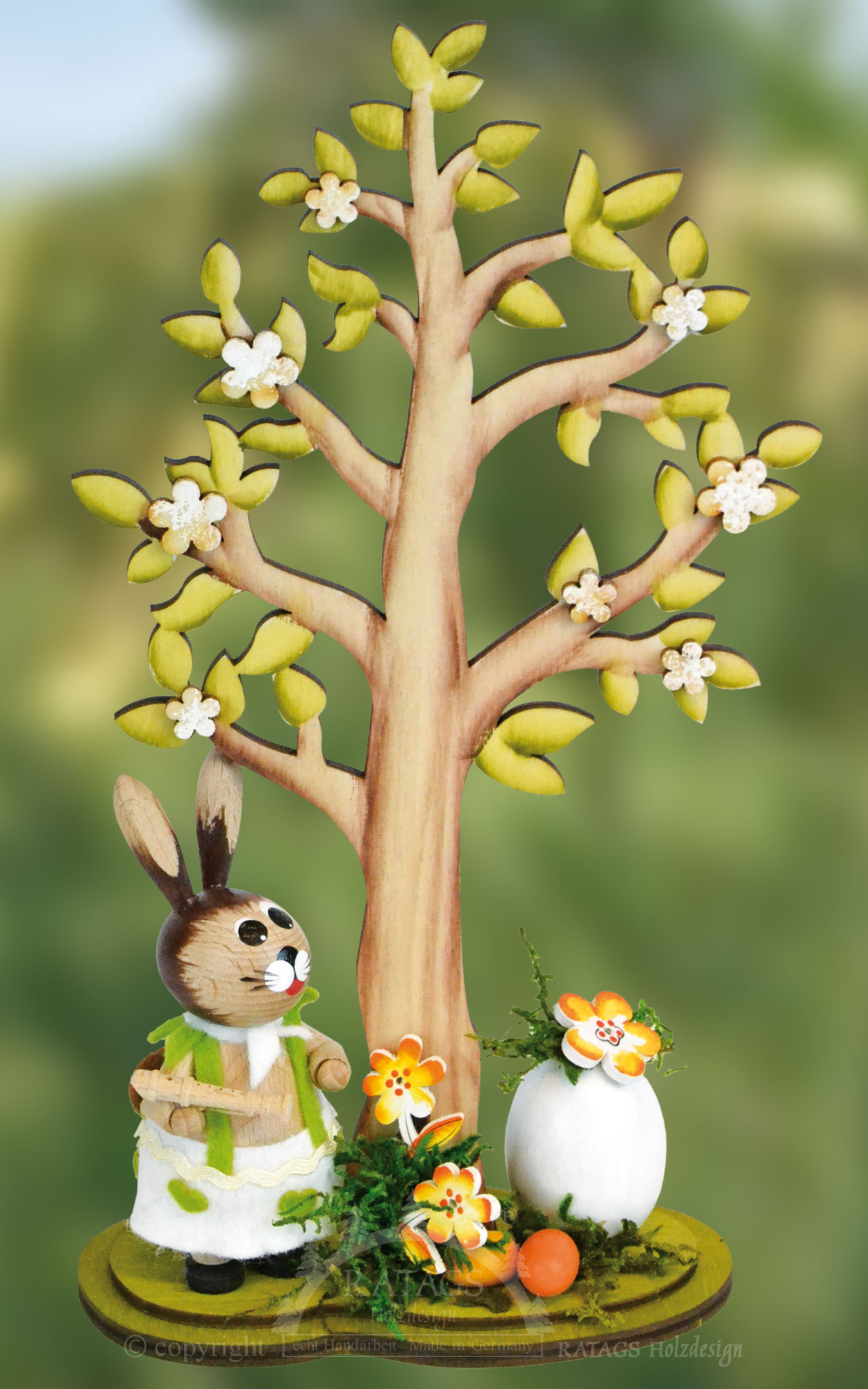 Osterbaum, Häsin mit orange/weißen Blume handbemalt