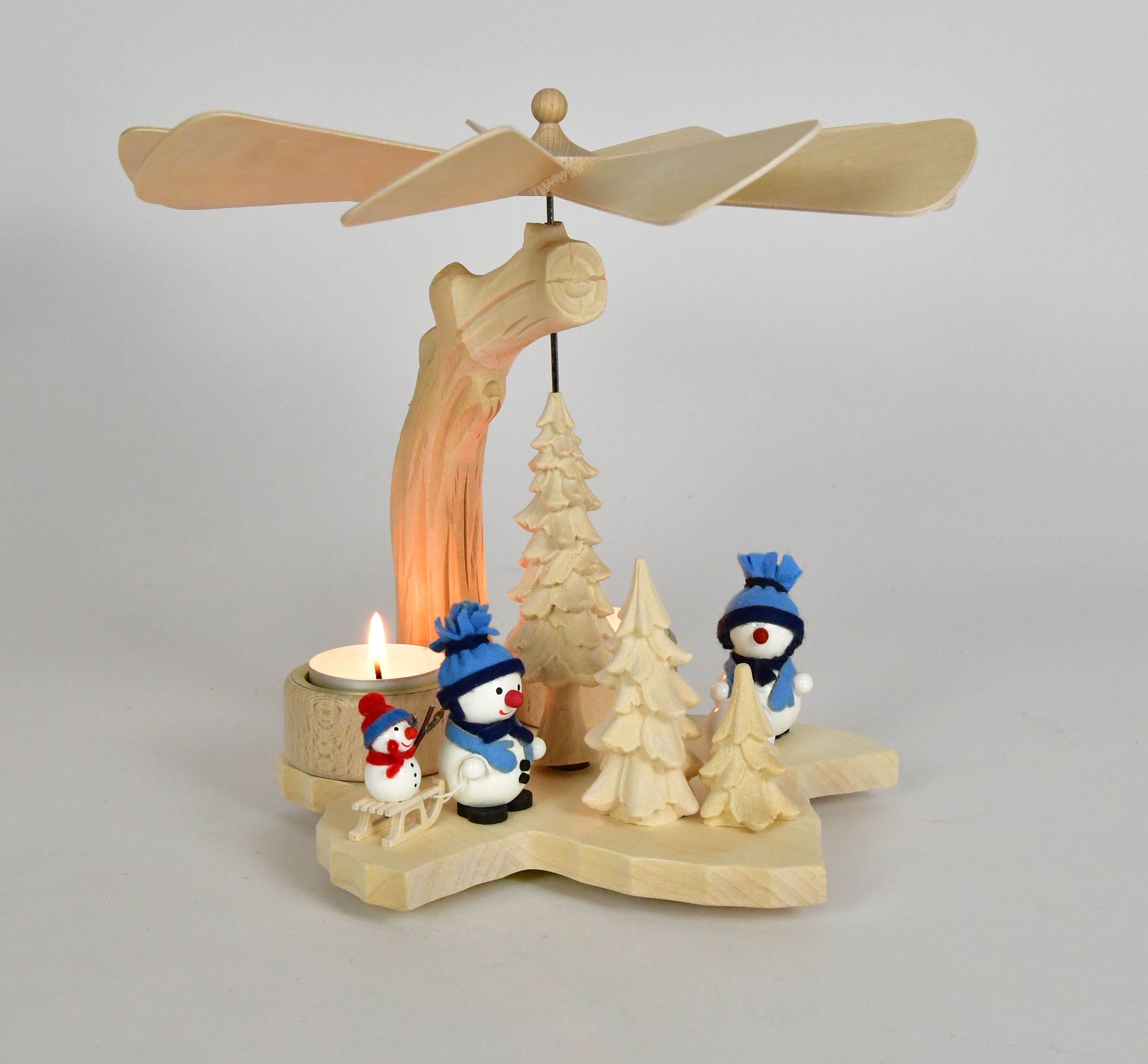 Solid wood pyramid, 3 snowmen with blue hats