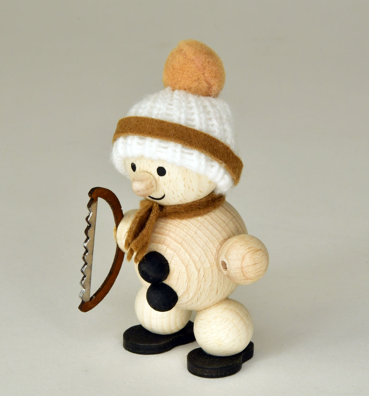 Schneemann, Bügelsäge, brauer Schal