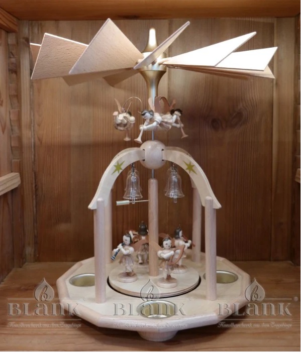 Pyramide mit 7 Engel und Glasglöckchen hell Teelicht