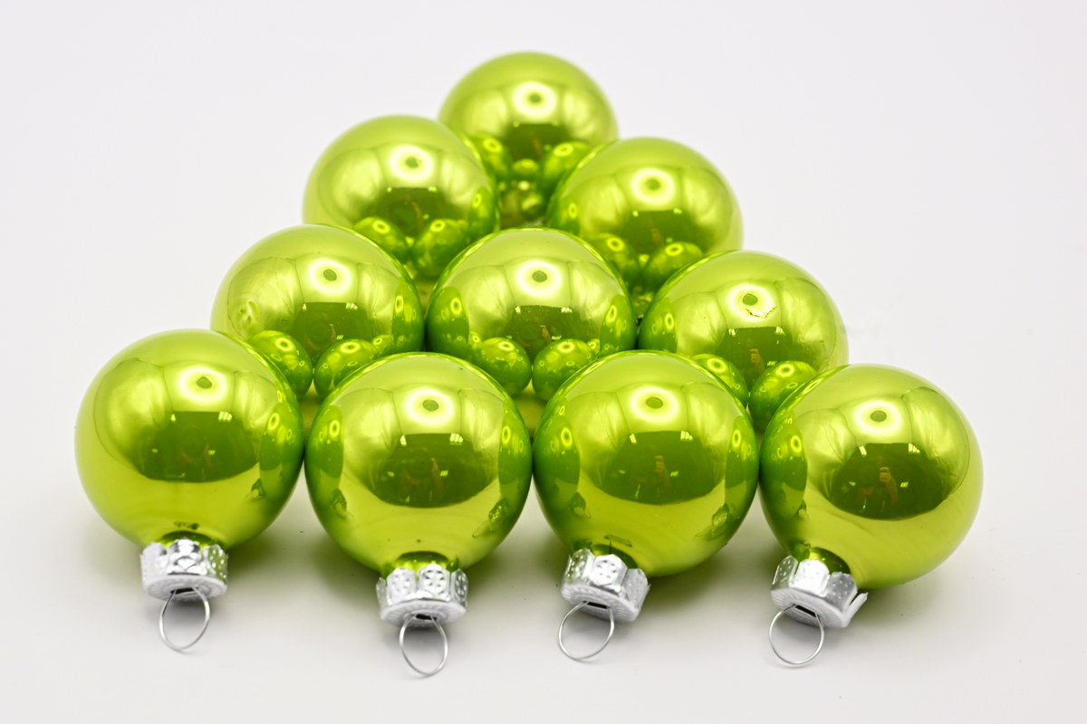 Glass ball, foliage green opal, 30 mm, 18 pcs.