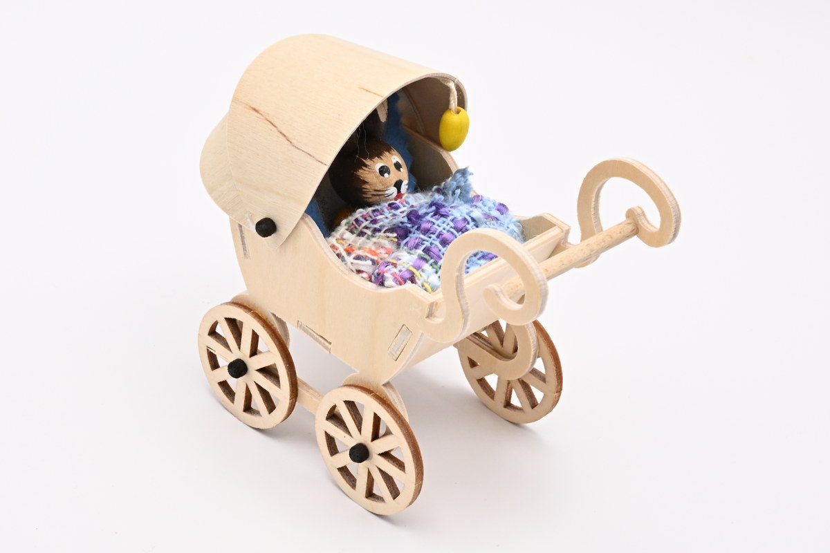 Kinderwagen mit Hasenbaby