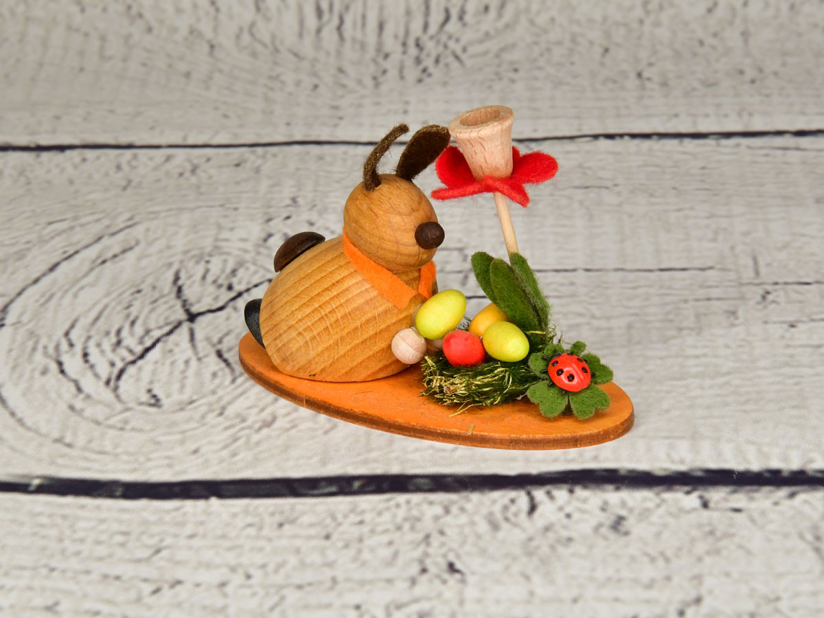 Conejito llenando la cesta de Pascua, flor Pla