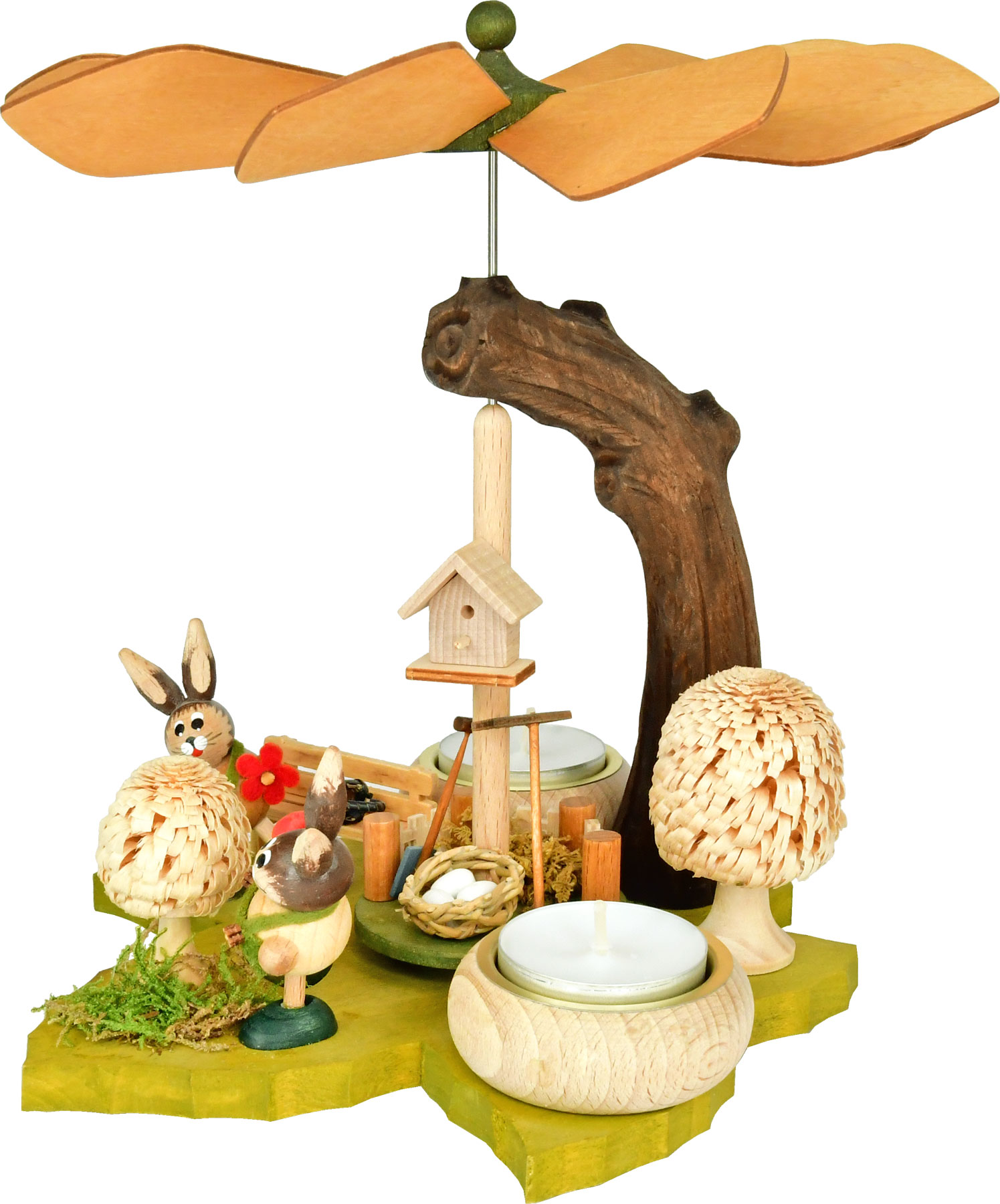 Pyramide en feuilles, avec lapin qui bouge