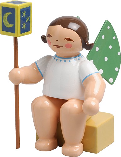 Engel, klein, mit Stablaterne dunkles Haar