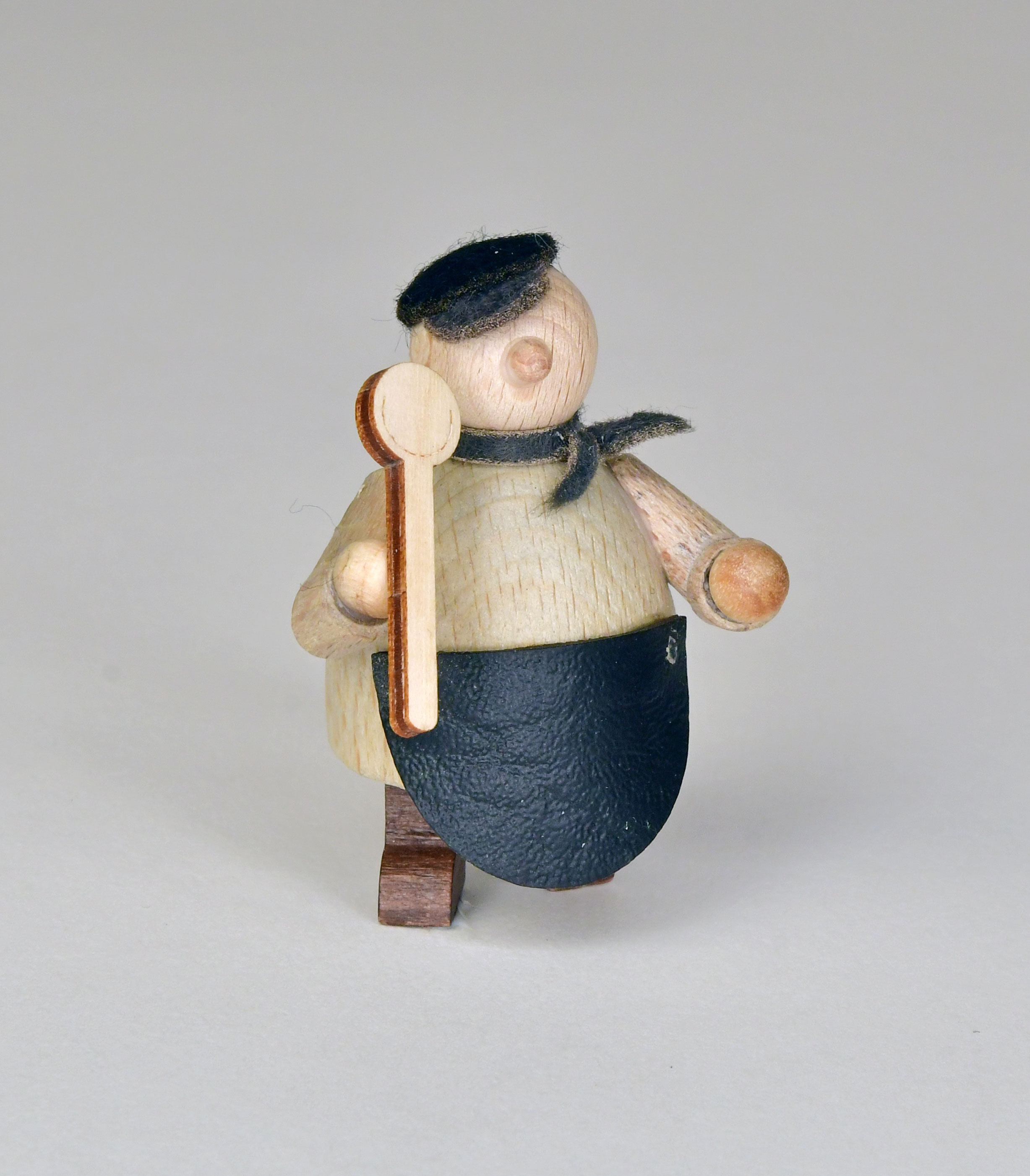 Walki, cook with wooden spoon