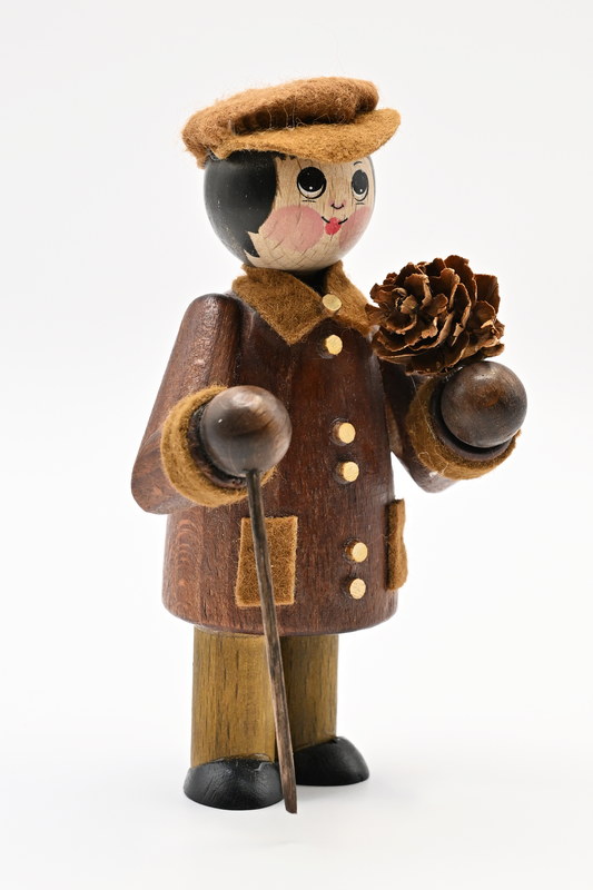 Figura grande, hombre con sombrero y bastón, Zapfe