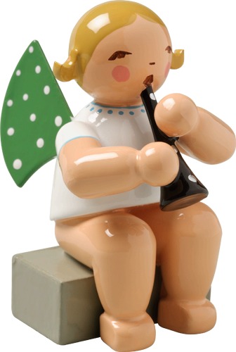 Engel mit Klarinette, sitzend blondes Haar