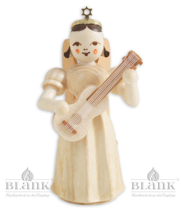 Ángel con falda plisada y guitarra