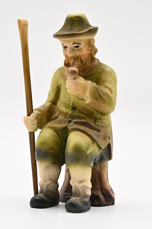 Forester, sitting on a tree trunk, pipe, 80 mm