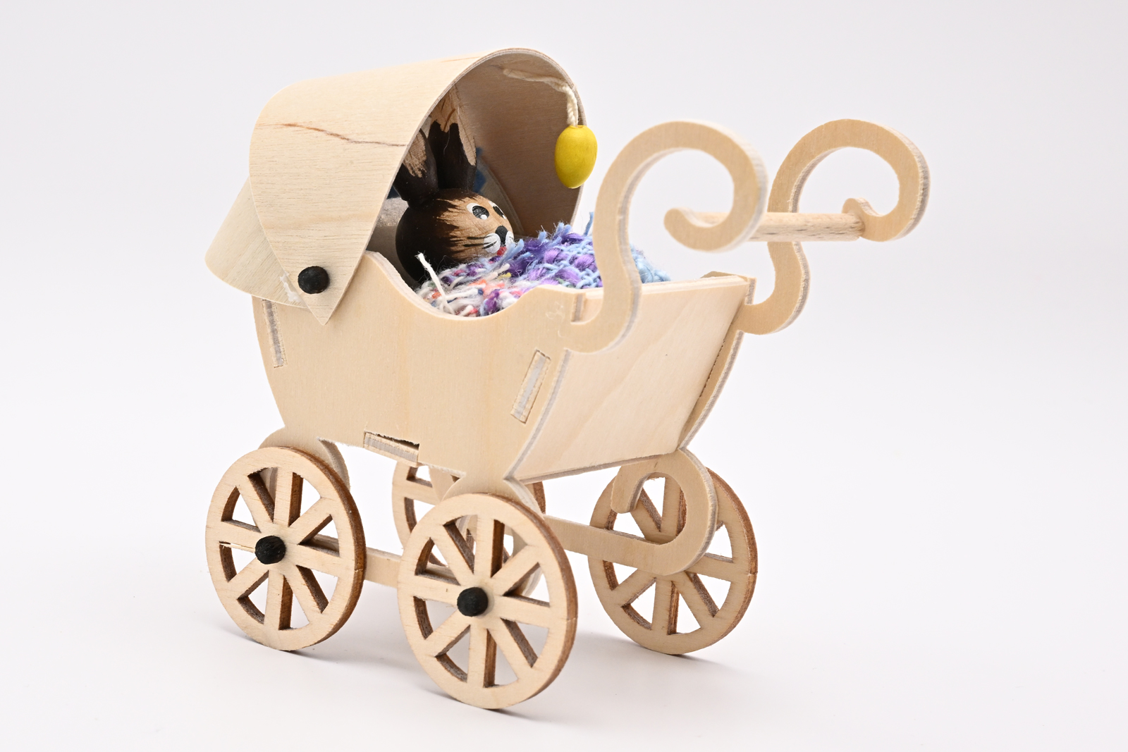 Poussette avec bébé lapin