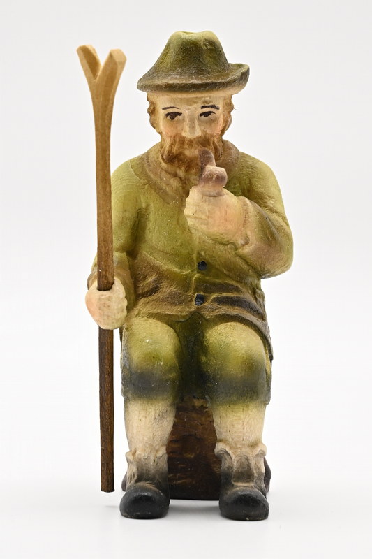 Forester, sitting on a tree trunk, pipe, 80 mm