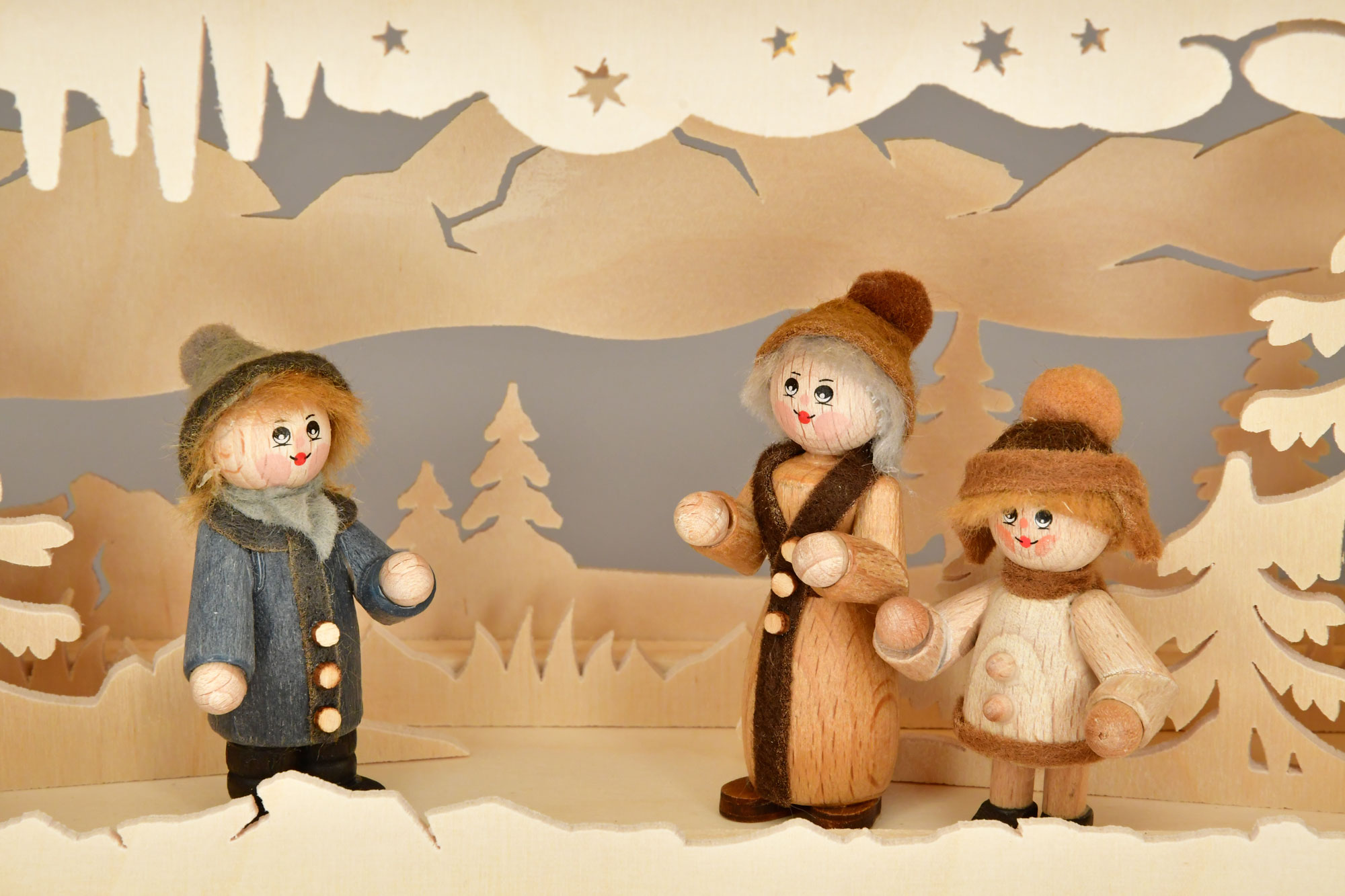 Raumleuchte kl., Häuschen, 3 Winterfiguren
