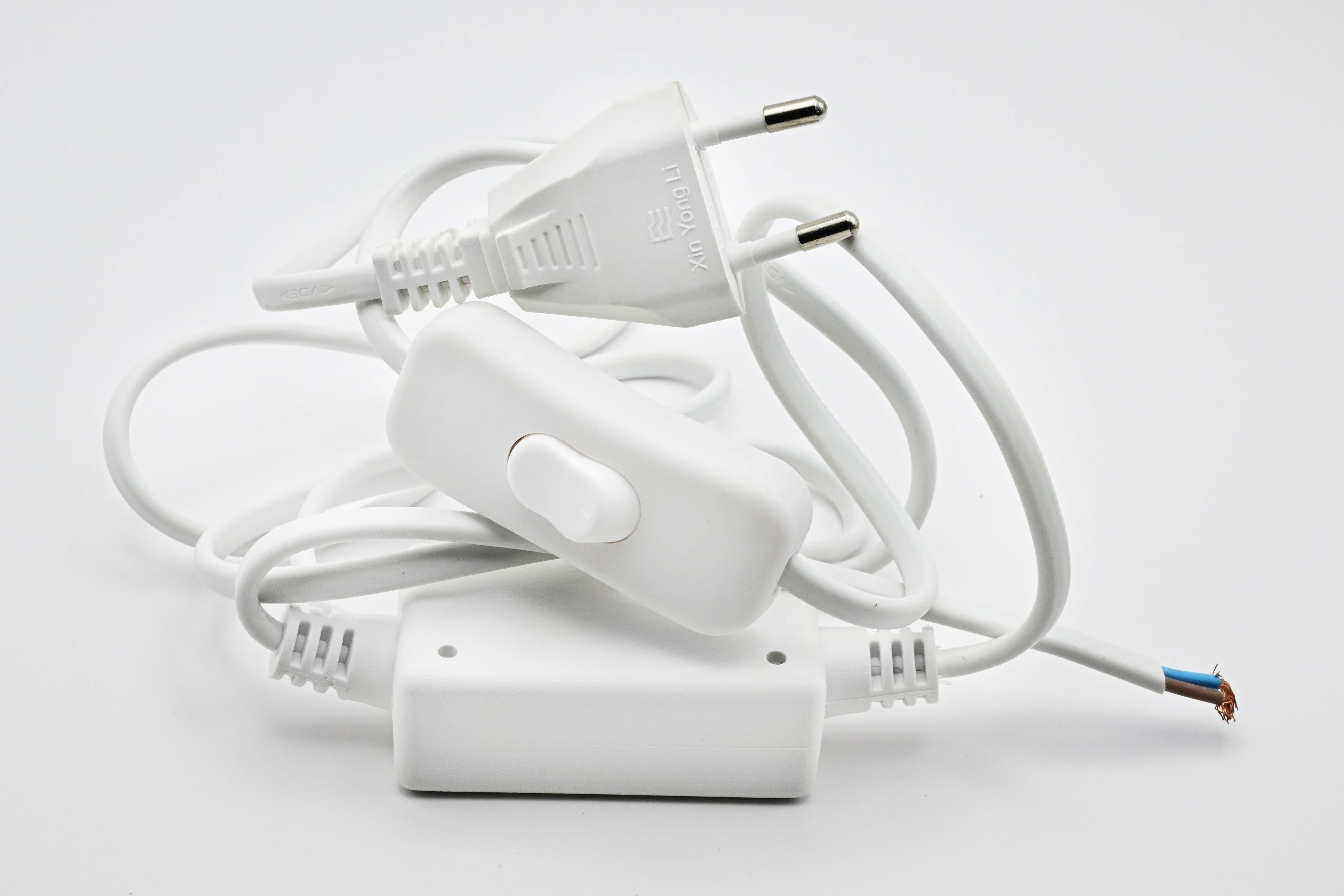 AC Zuleitung mit Gleichrichter Schalter und Stecker AC Zuleitung mit Gleichrichter Schalter und Stecker