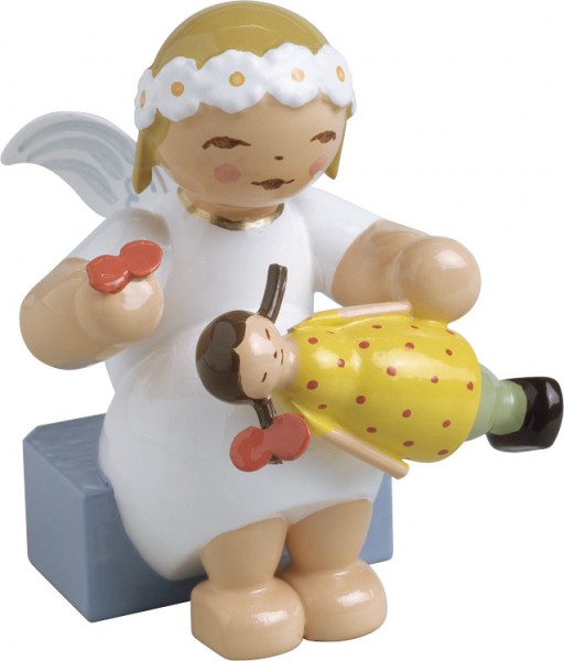 Margeritenengel, sitzend, mit Puppe