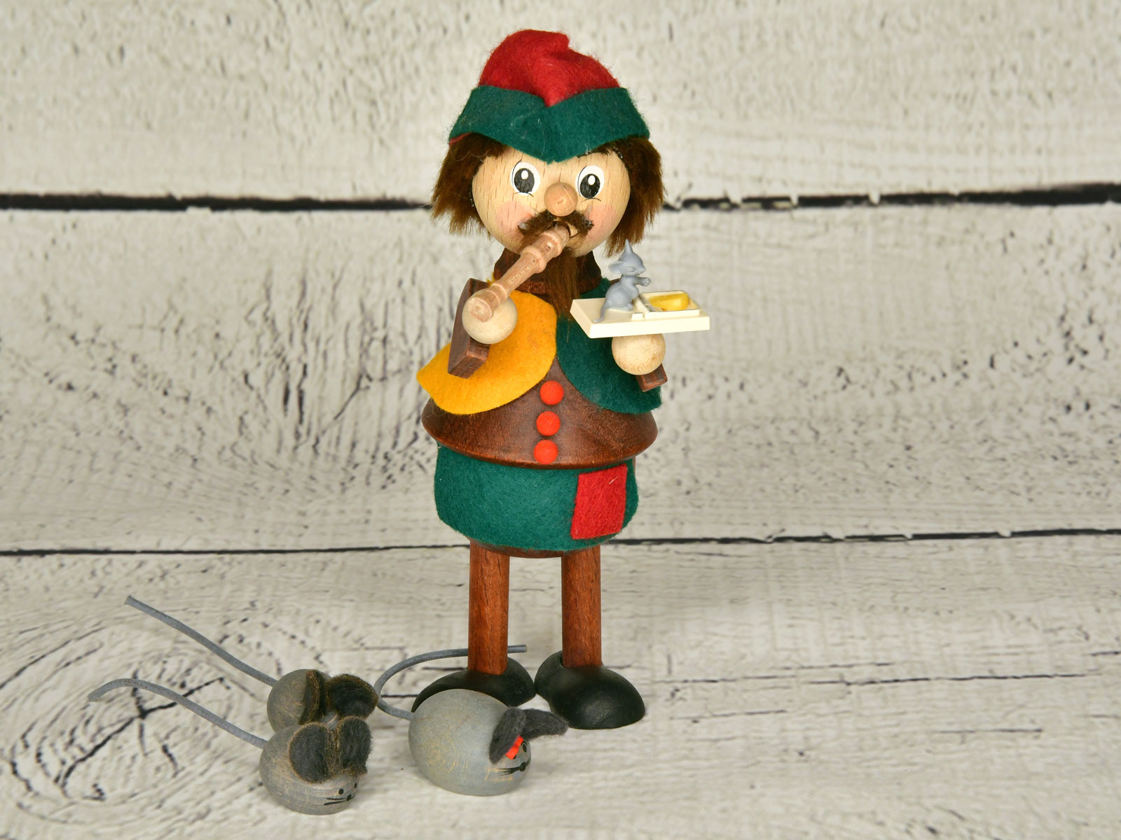 Smoking men, mouse catchers, 3 mice