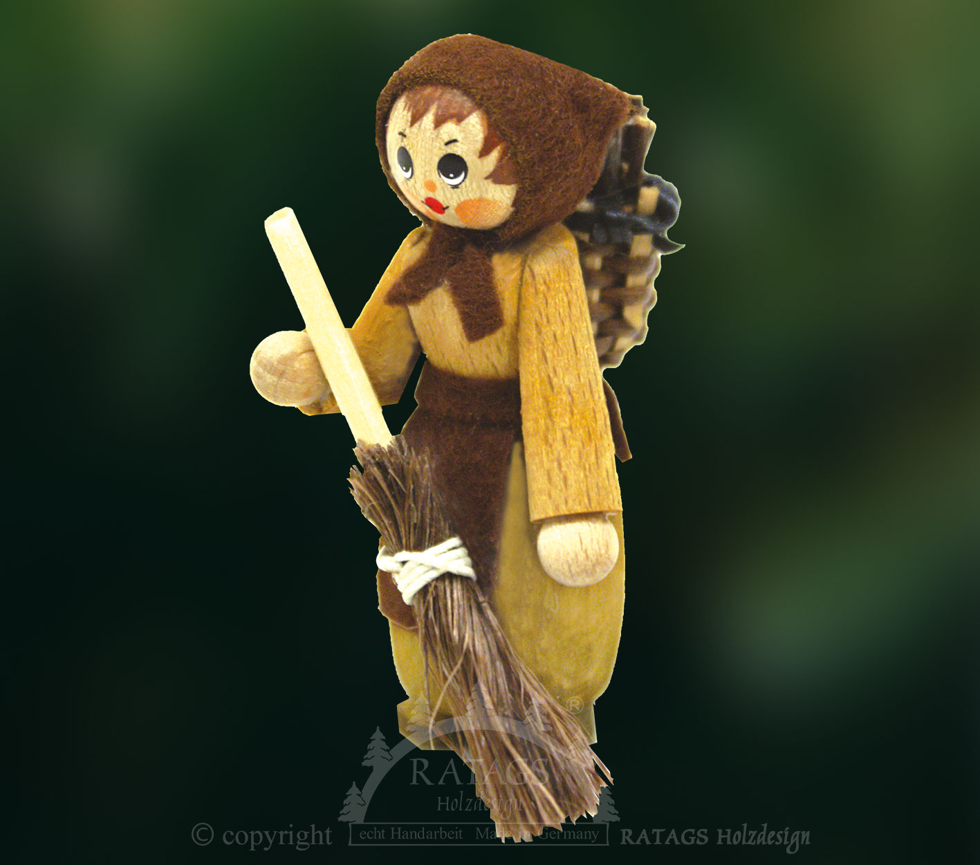 Figura, mujer del bosque con cesta de leña y escoba.