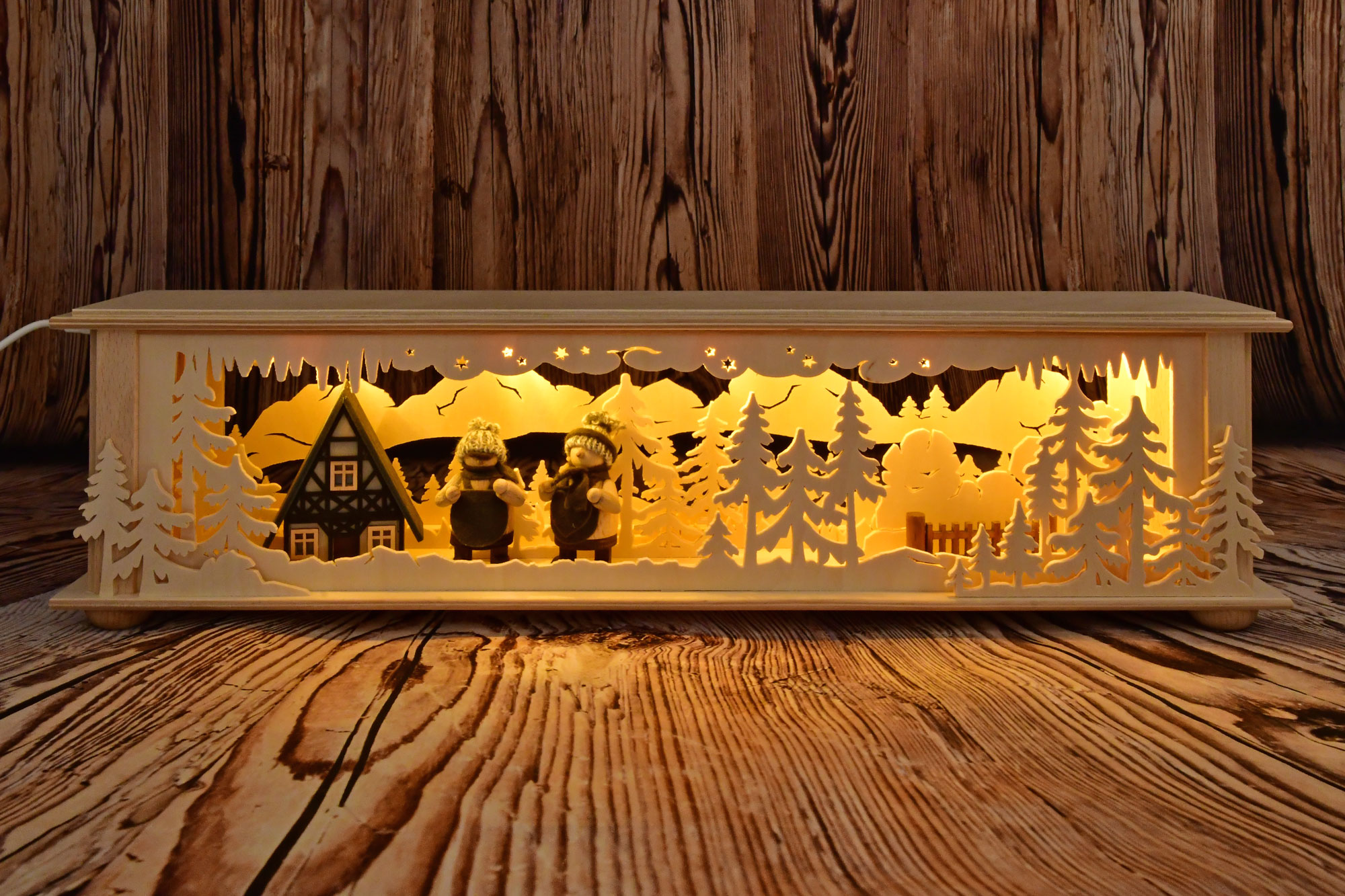 Small room lamp, half-timbered house, 2 winter figures