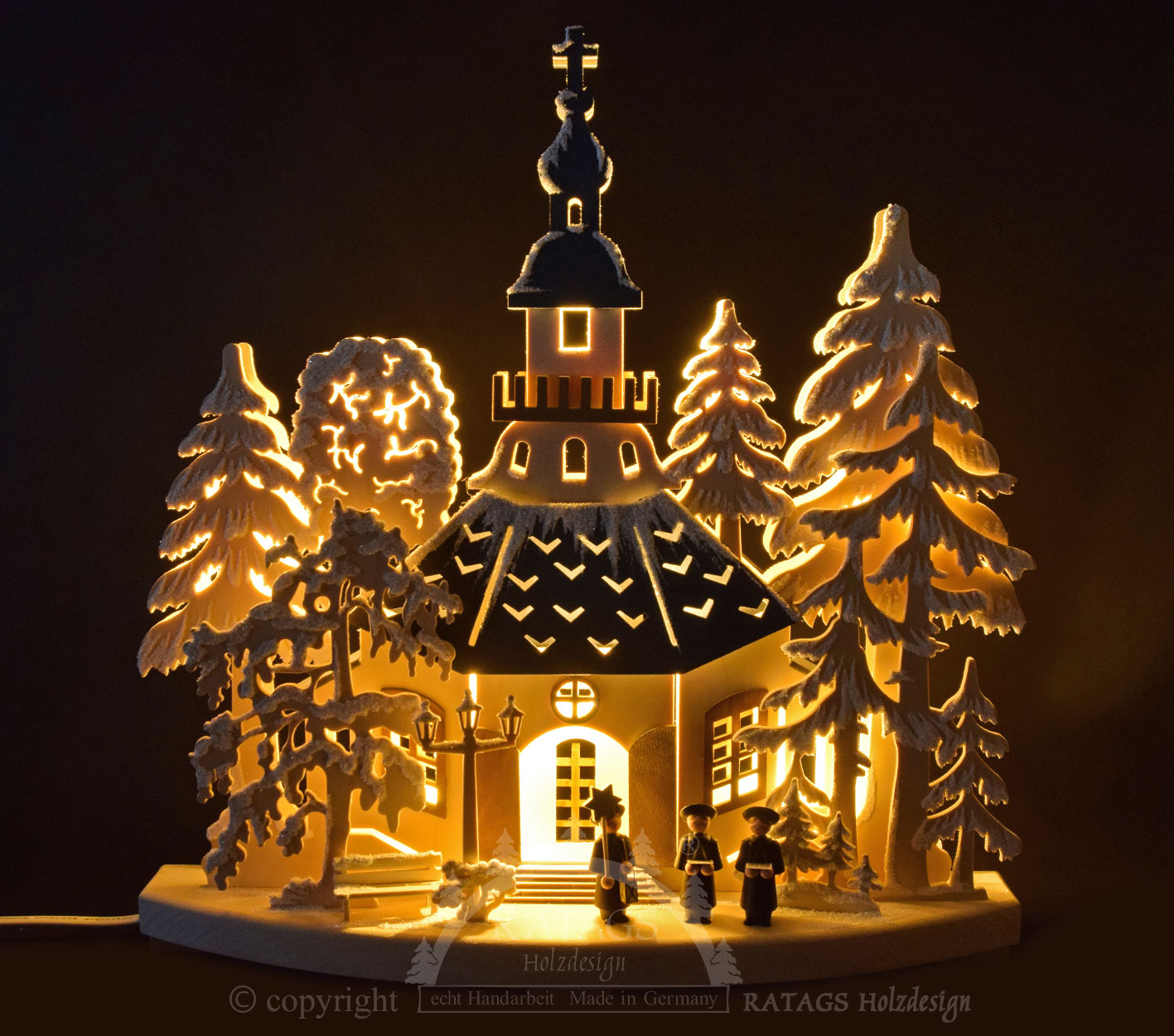 Small Schwibbogen, church service in Seiffen, coloured roofs, hoarfrost